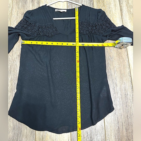 💝 Cute lace trimmed long sleeve top like new condition never worn. - Picture 7 of 7